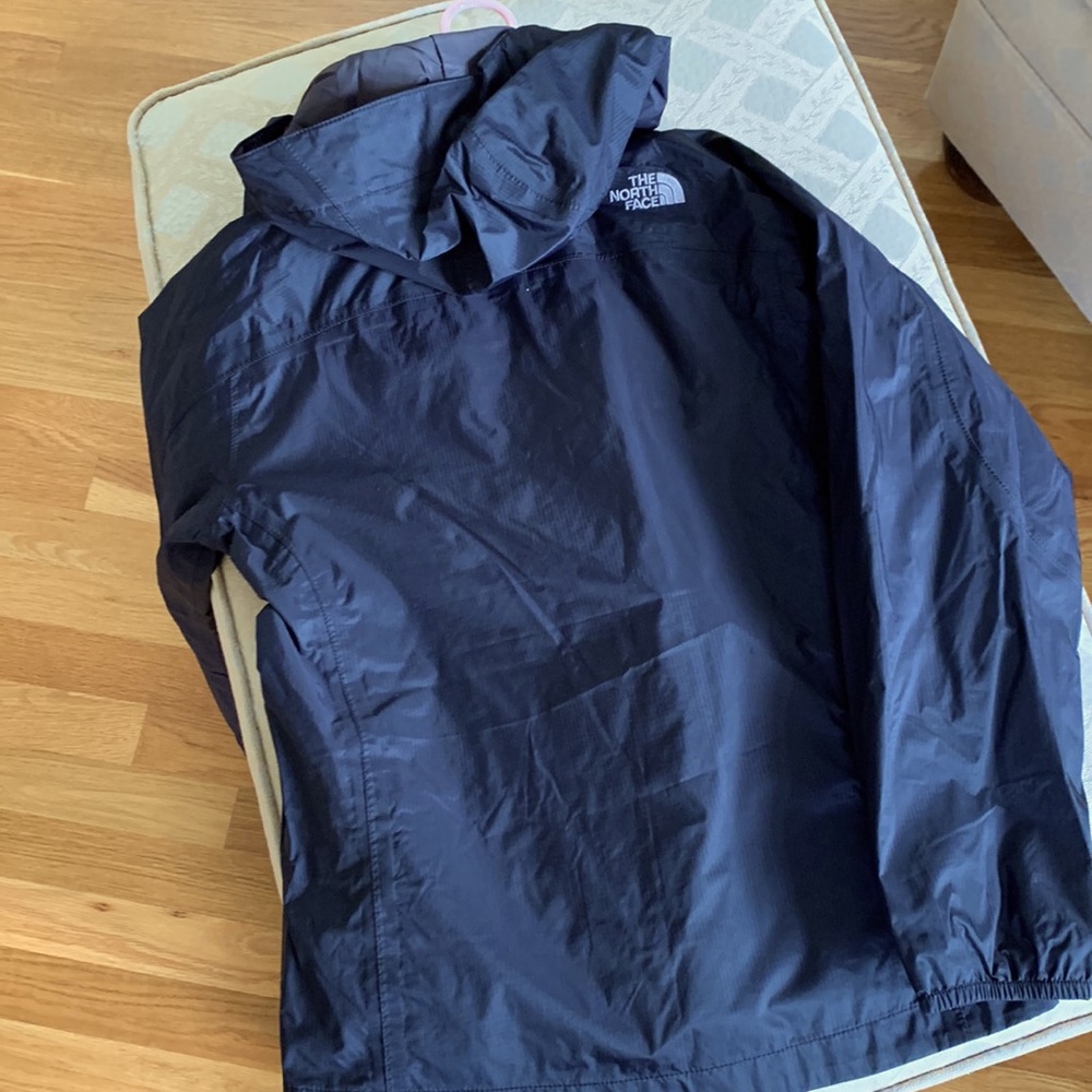 VGUC North Face girls black, size 10-12 coat with hood. - Picture 9 of 14